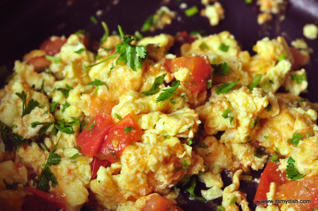 scramble egg with tomatos-step4