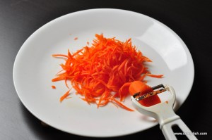 Chinese-cold-noodle-carrot