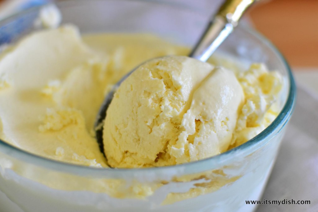 ice cream - scoop-closeup