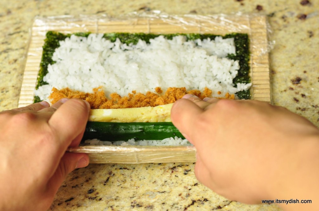 how to make sushi rolls - going to roll