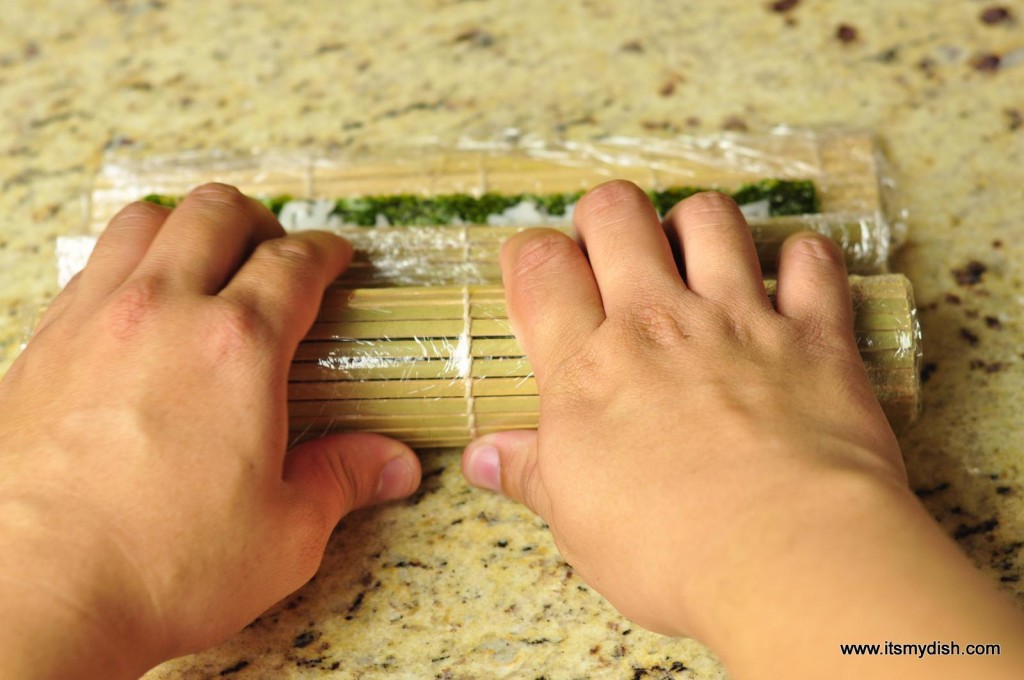 how to make sushi rolls - pressing