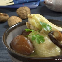 chicken and mushroom soup - closeup